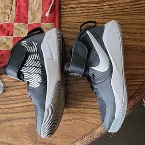 Boys size 13 basketball shoes